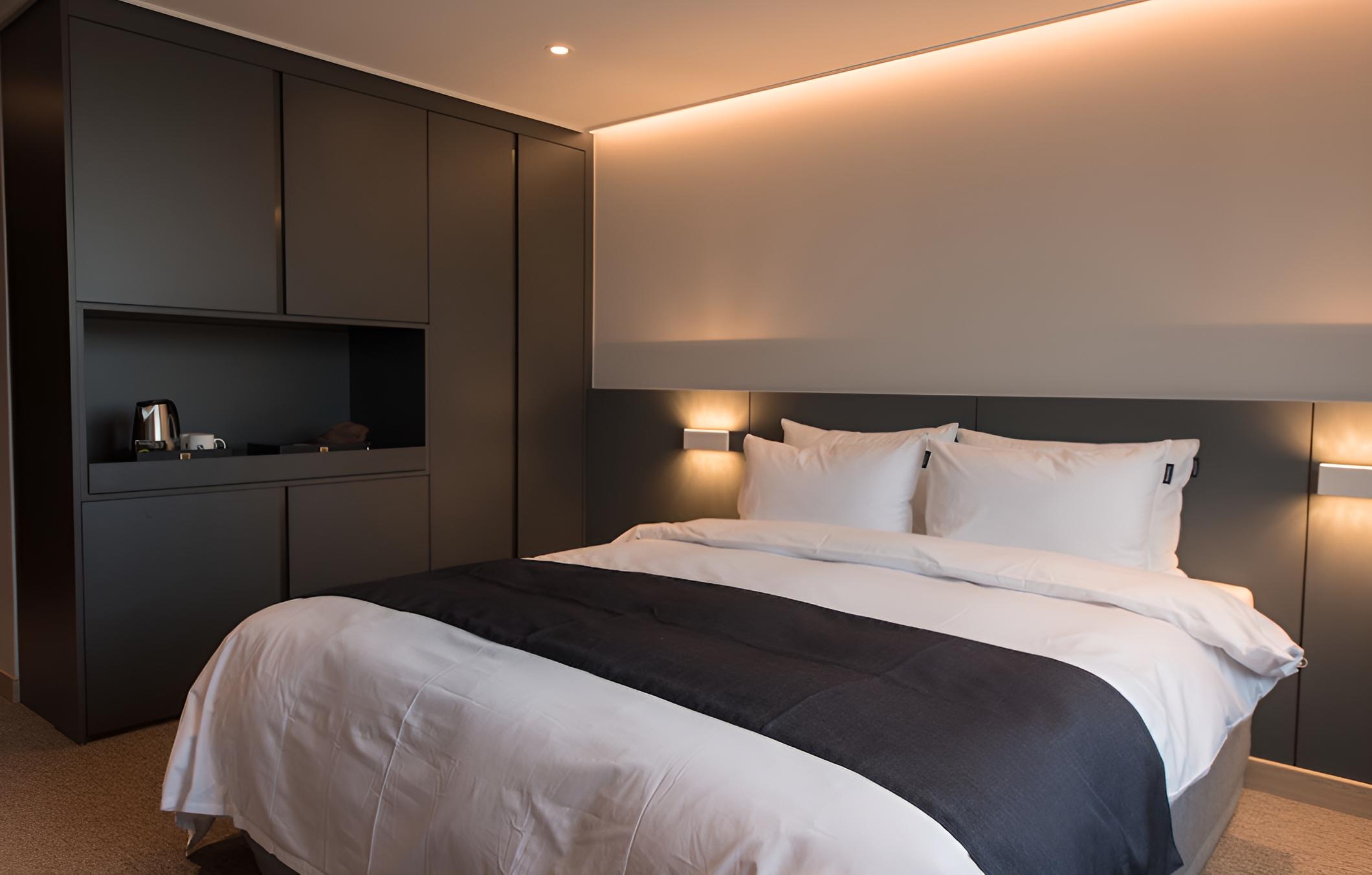 R&B Business Hotel