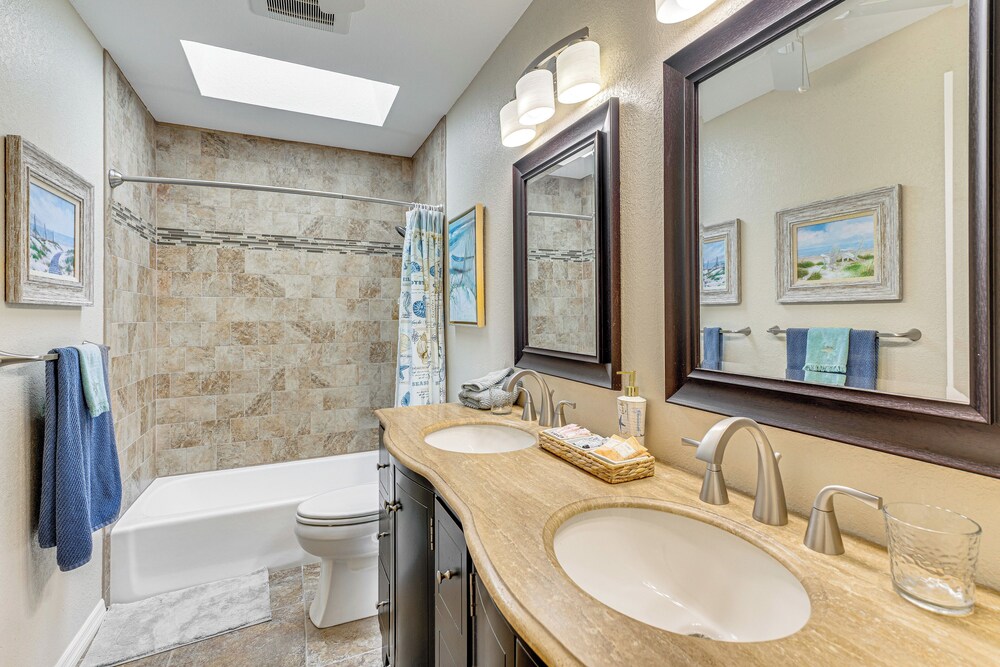 Heated Saltwater Pool & Dock: Port Charlotte Home