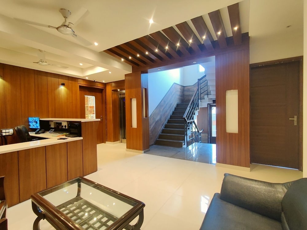 Lobby & Reception