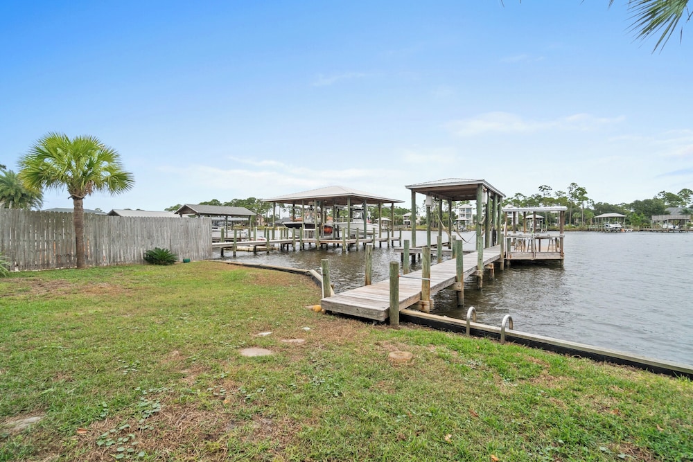 Lagoon Cocoon by Book That Condo
