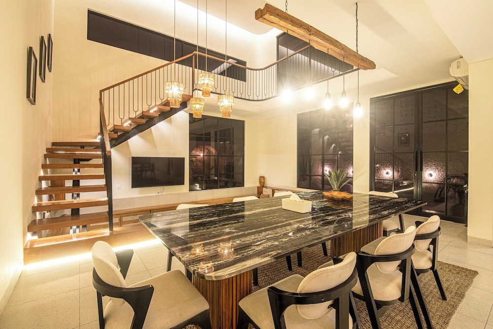 Elegant 4BR Seminyak Villa 10min From the Shore