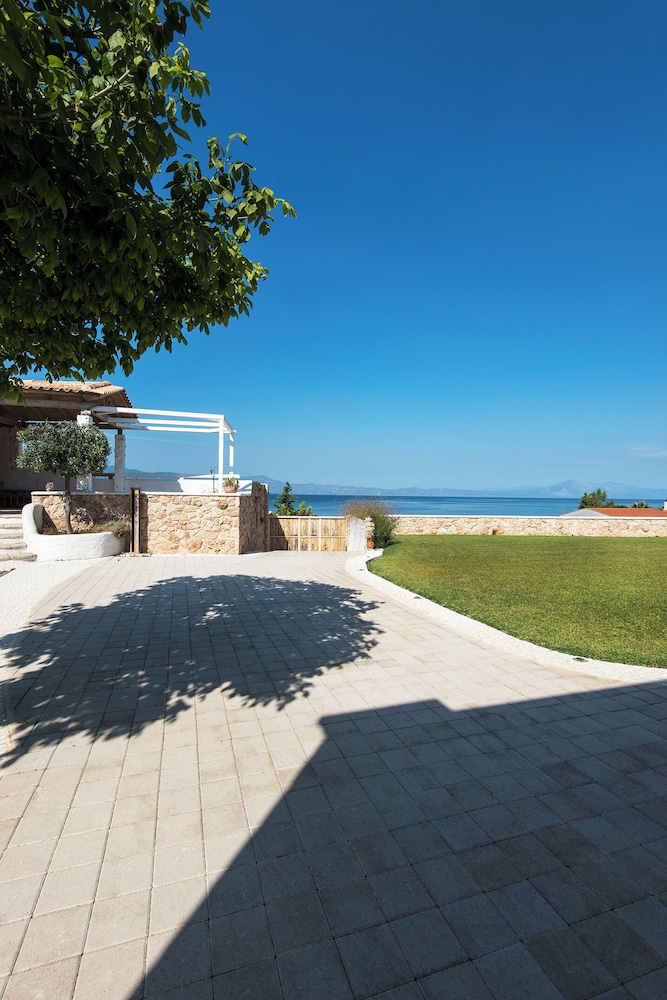 Amelia Villa Collection