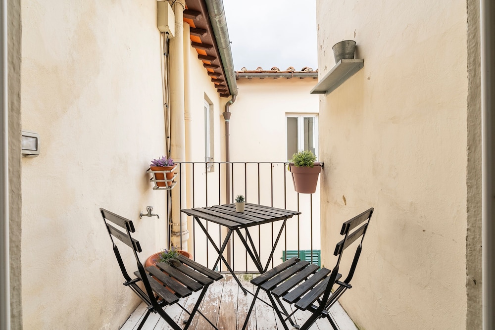 Laura 10 in Firenze With 1 Bedrooms and 1 Bathrooms