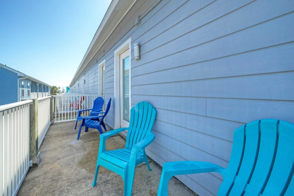 9 Costa Bahia Condos Sleeps 48 + Pool Minutes to the Beach