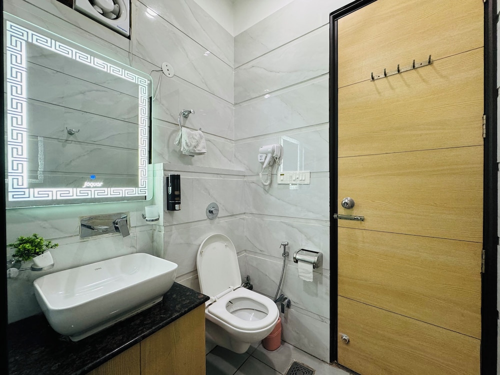 HolidayVilla & Suites Amritsar