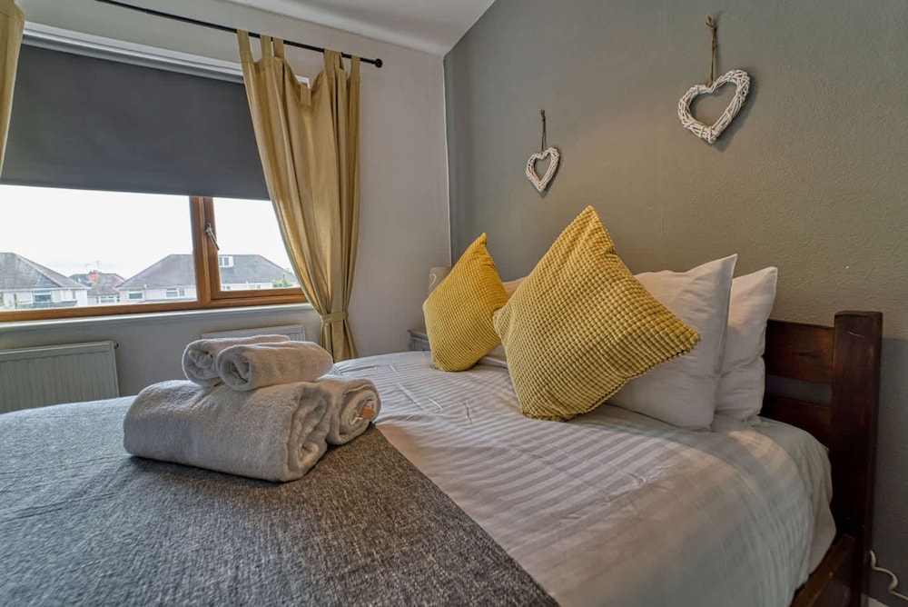 Host Stay Severn Swans House