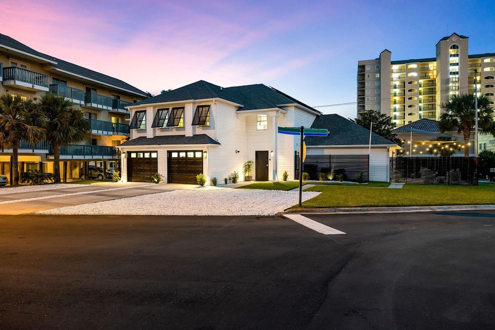 Stranded Unit A in North Myrtle Beach