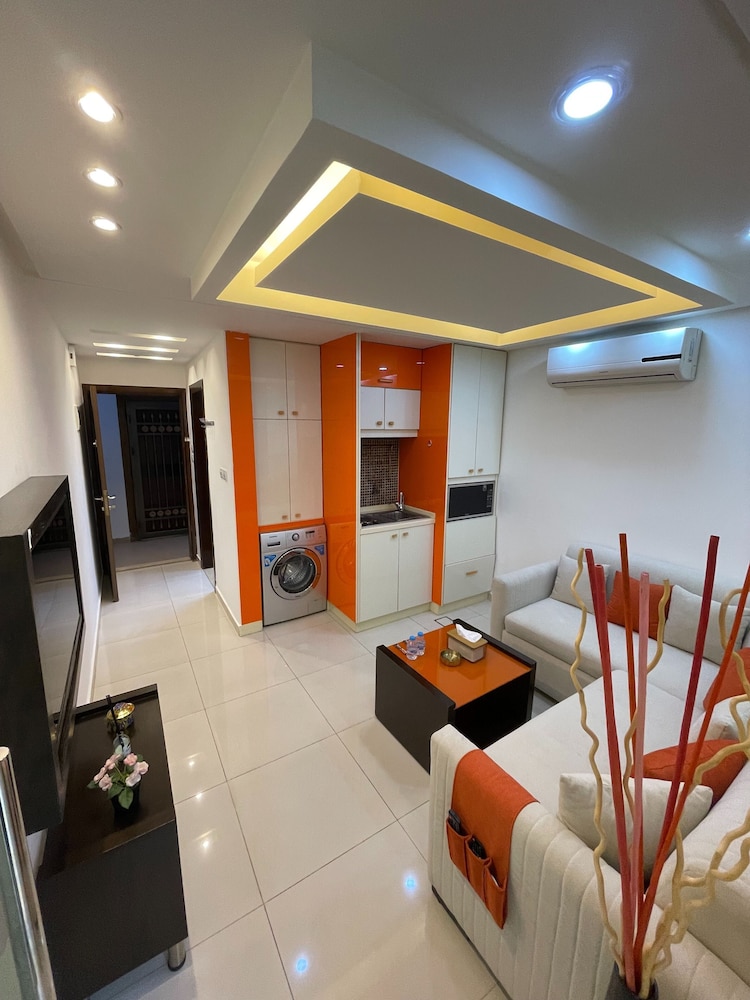 Al-burj Apart at 7th Circle 208