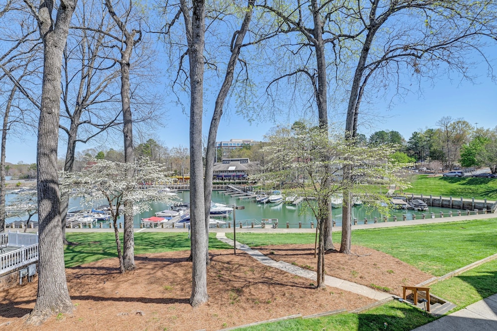 Waterfront Lake Norman Retreat w/ Pool Access!