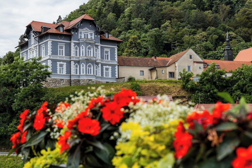 Stuk House
