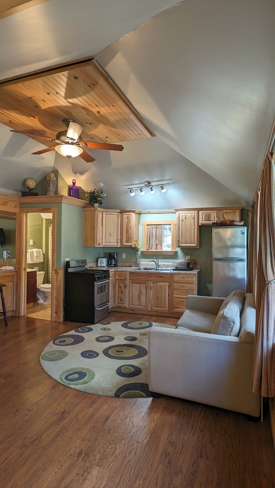 Hinckleys Dreamwood Cottages
