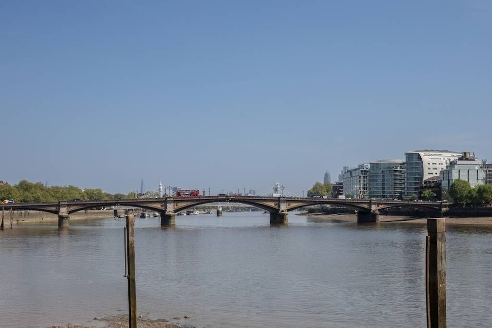 Cheyne Walk Houseboat by Onefinestay