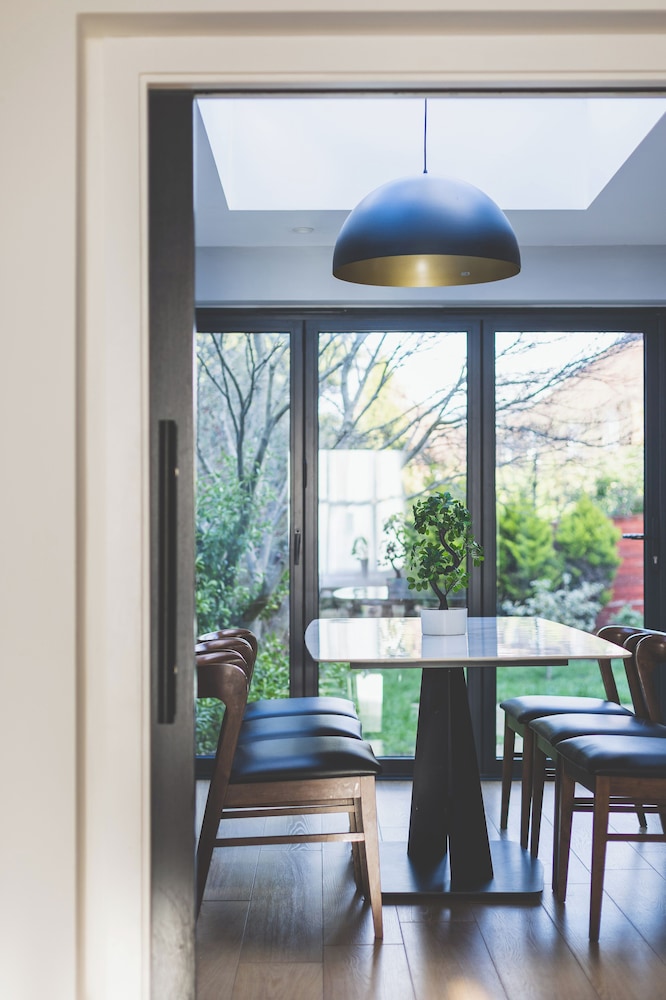 Beautiful Flat in Acton