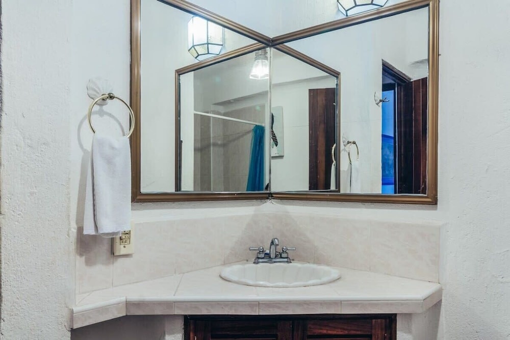 Ocean View 2Br Condo-balcony-beach-pool - 604