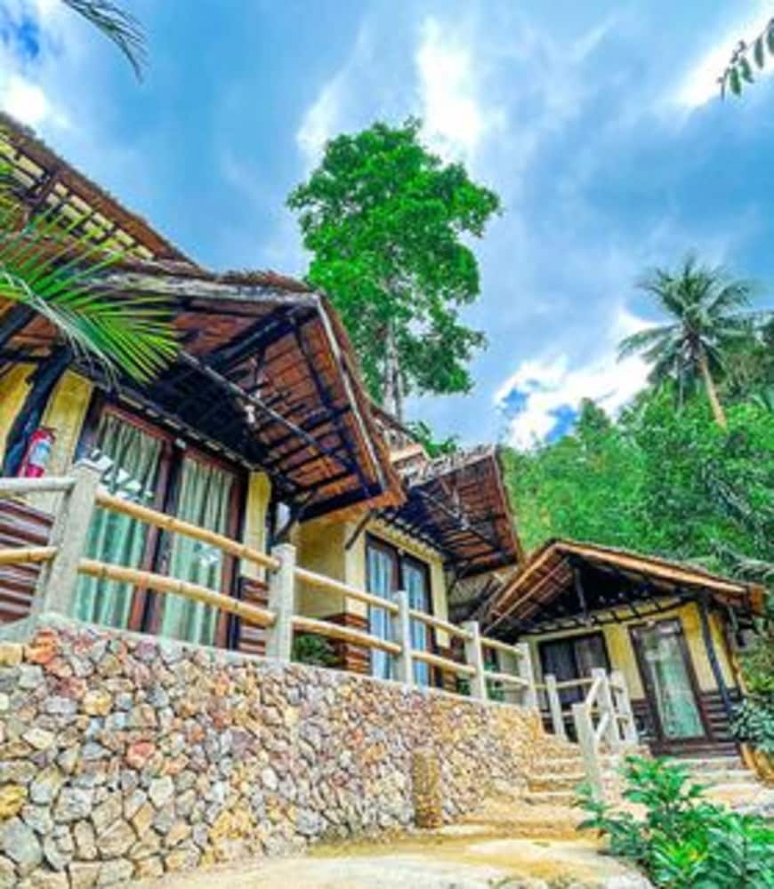 Novie's Tourist Inn
