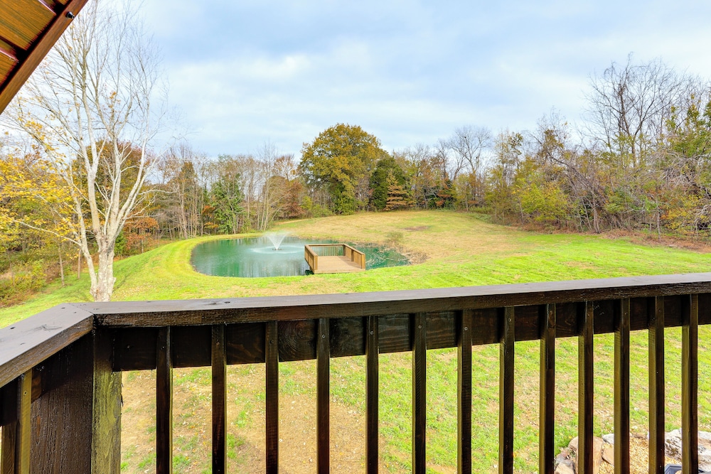 Hot Tub, Fire Pit, Bbq, On-site Pond: Kenton Cabin