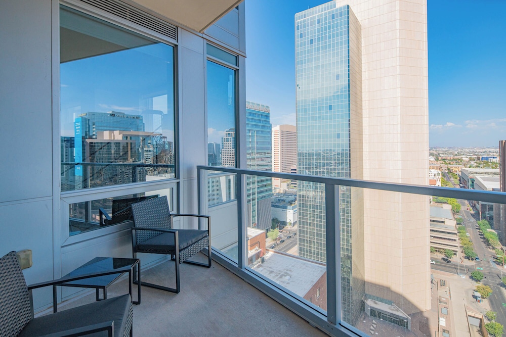 ROVE LIVING/KL - 44 Monroe