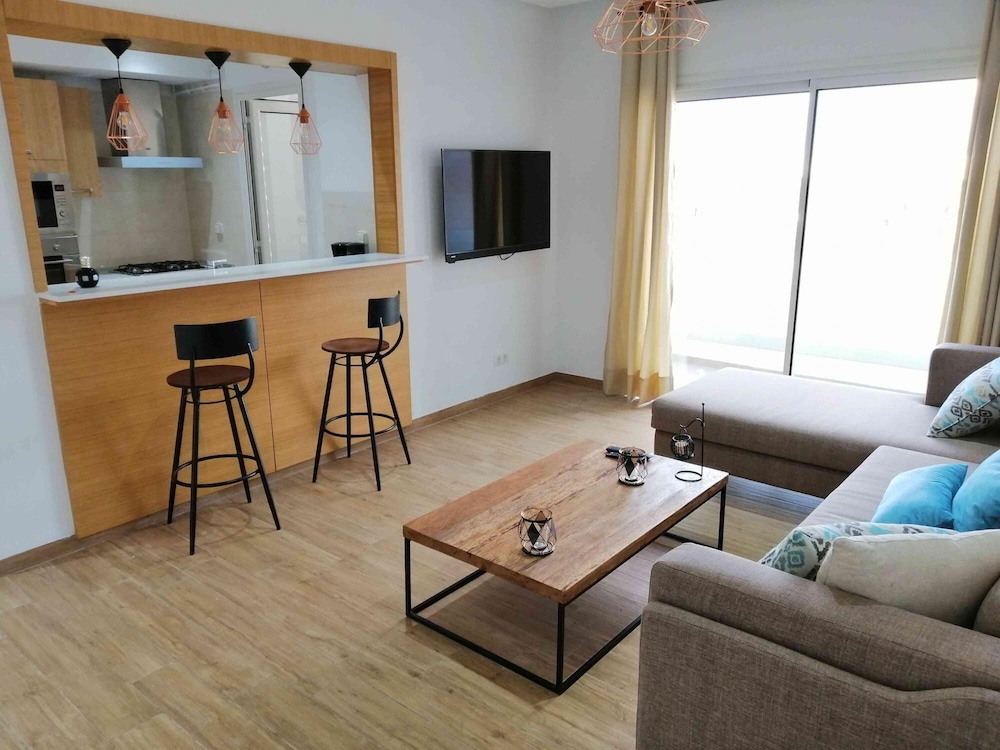 Bright Stylish 1bd Flat in Jardins De Carthage view 2