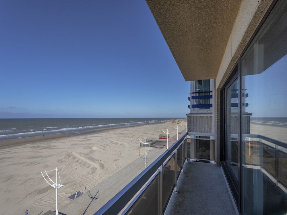 Pleasant Flat on Seafront With Terrace