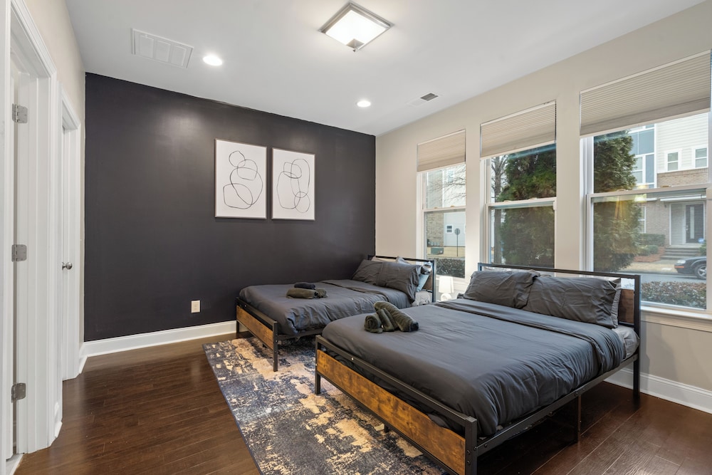 Luxe 3BR Townhouse in Camp North End