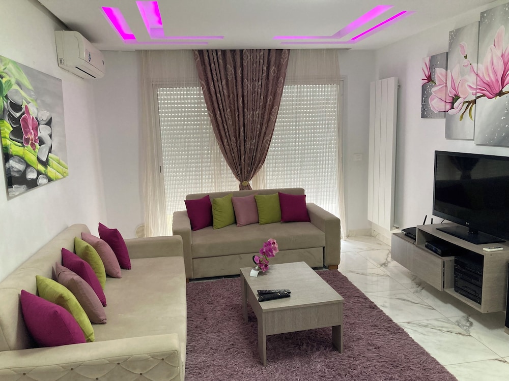 Cosy Flat for Your Honeymoon view 5