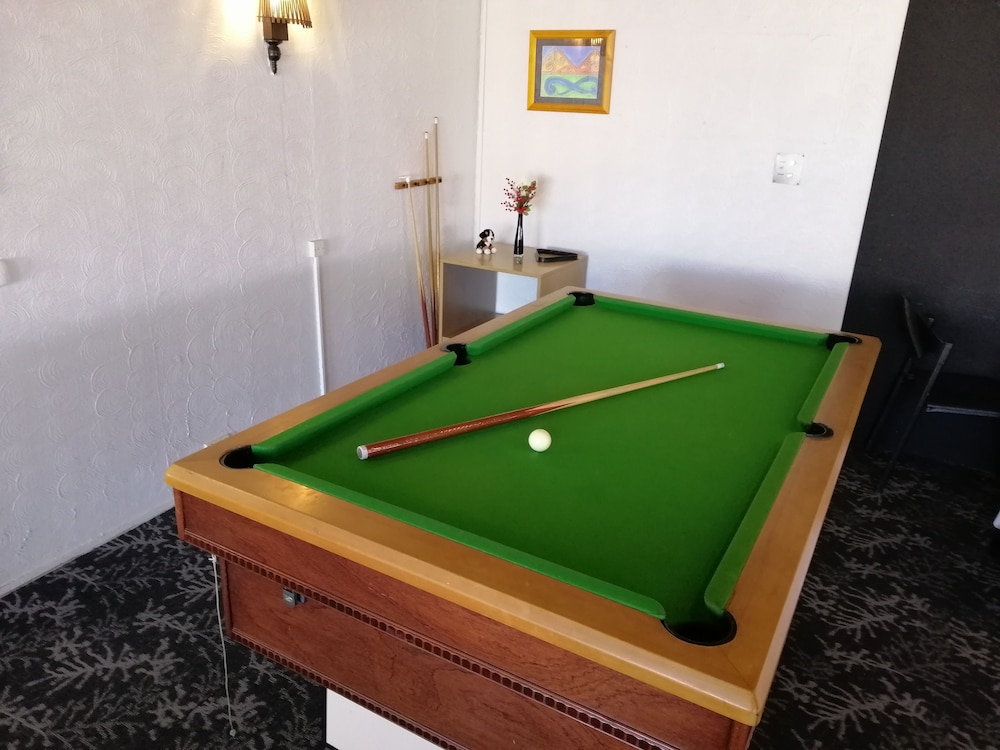 Four Canoes Hotel