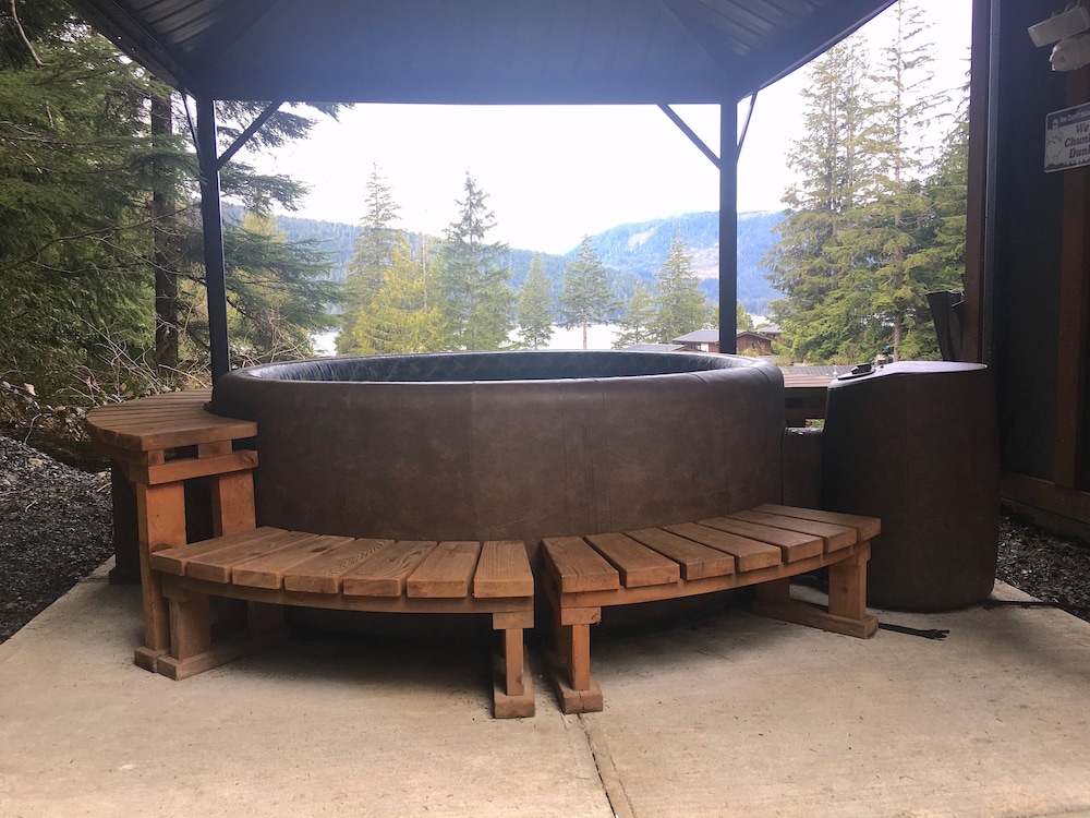 The Great Escape Secluded with Hot Tub