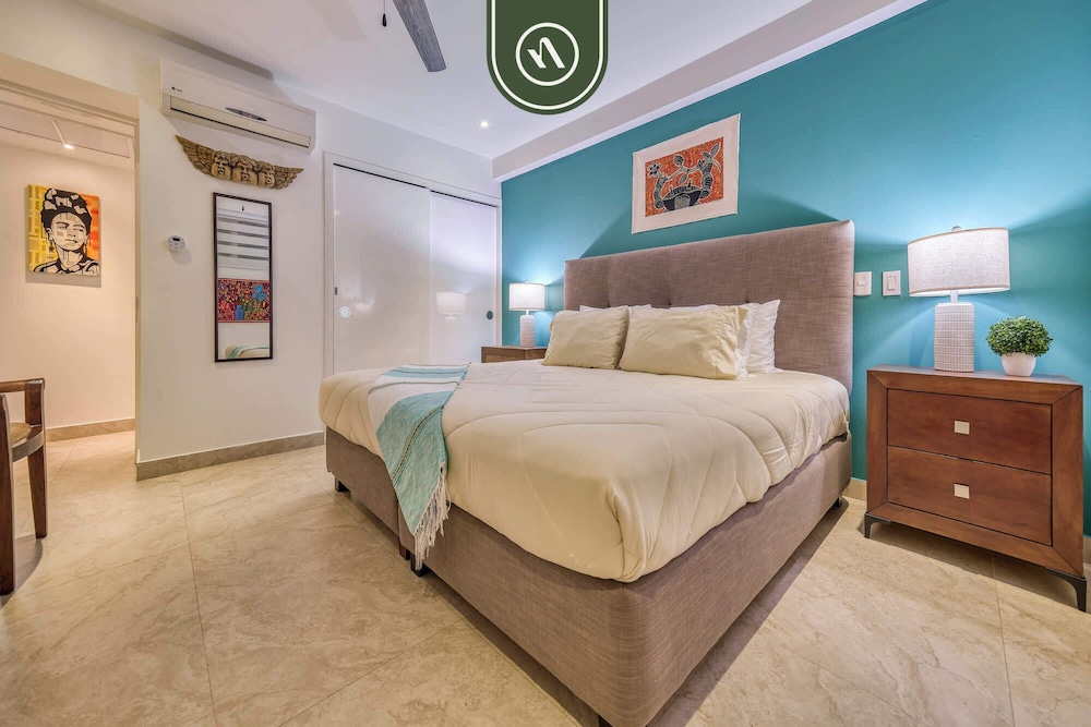 Stunning 2 BR Condo in Romantic Zone - Pool