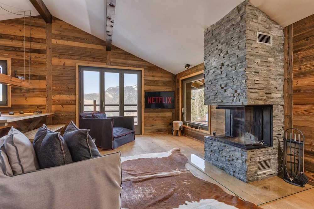 Chalet Capricorne -impeccable Ski in out Chalet With Sauna and Views
