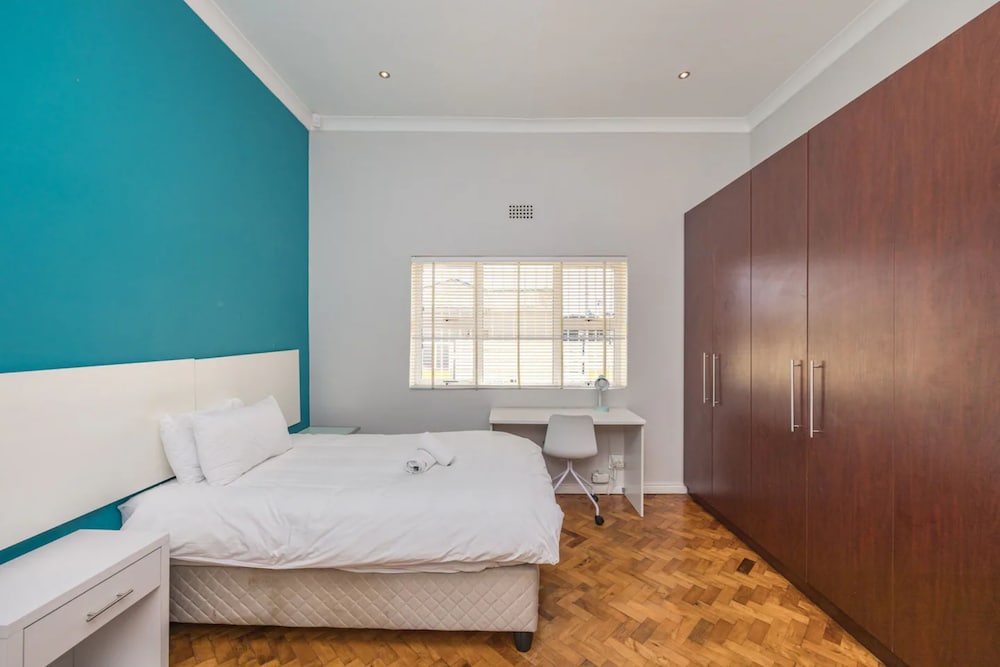 Contemporary 4 Bedroom Home view 2