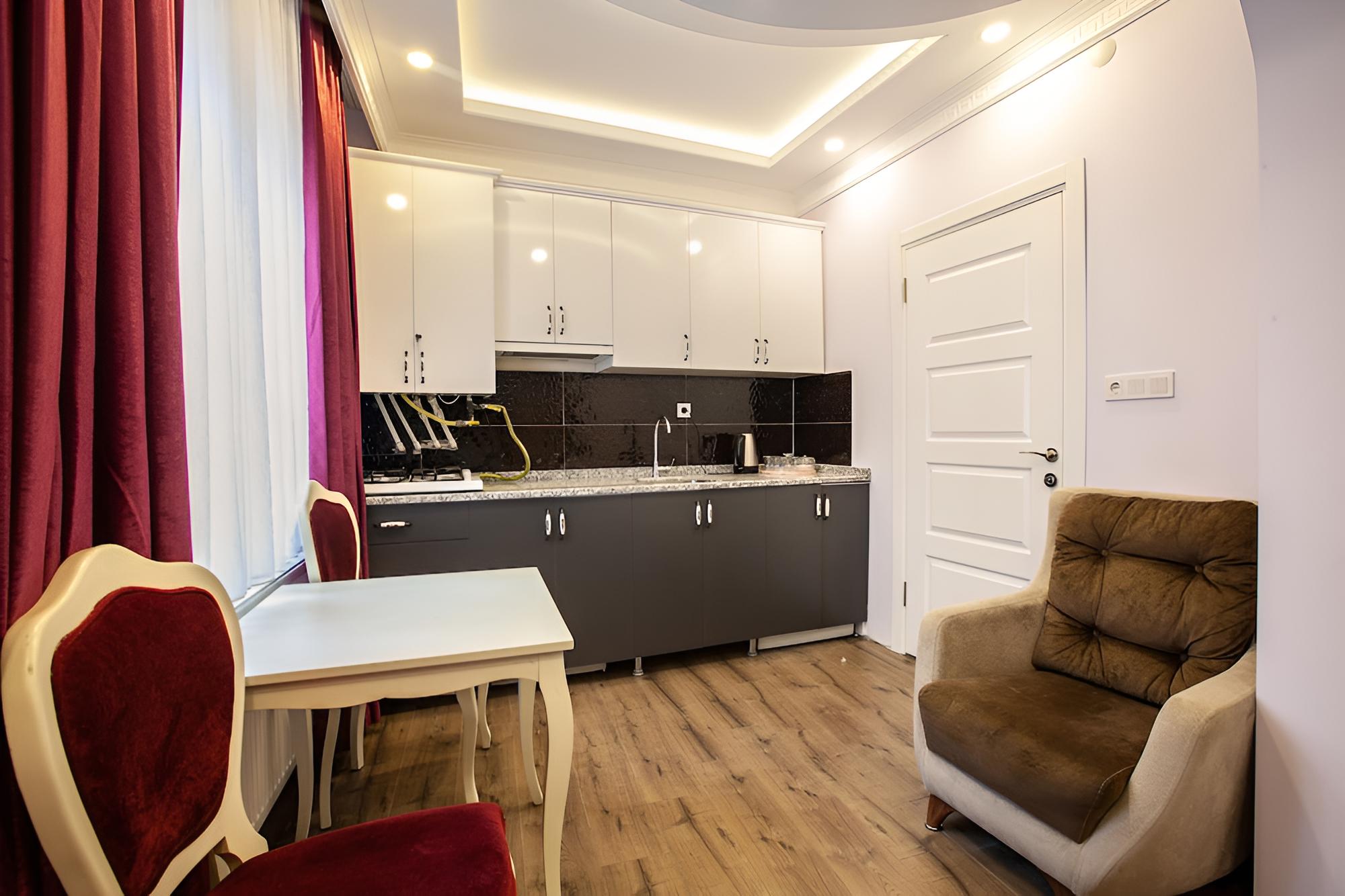 Lale Sultan Apart
