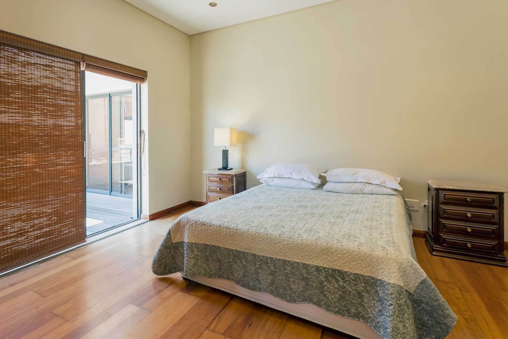 Home Away From Home on a Secure Golf Estate, Situated Next to the Ocean and Golf view 4