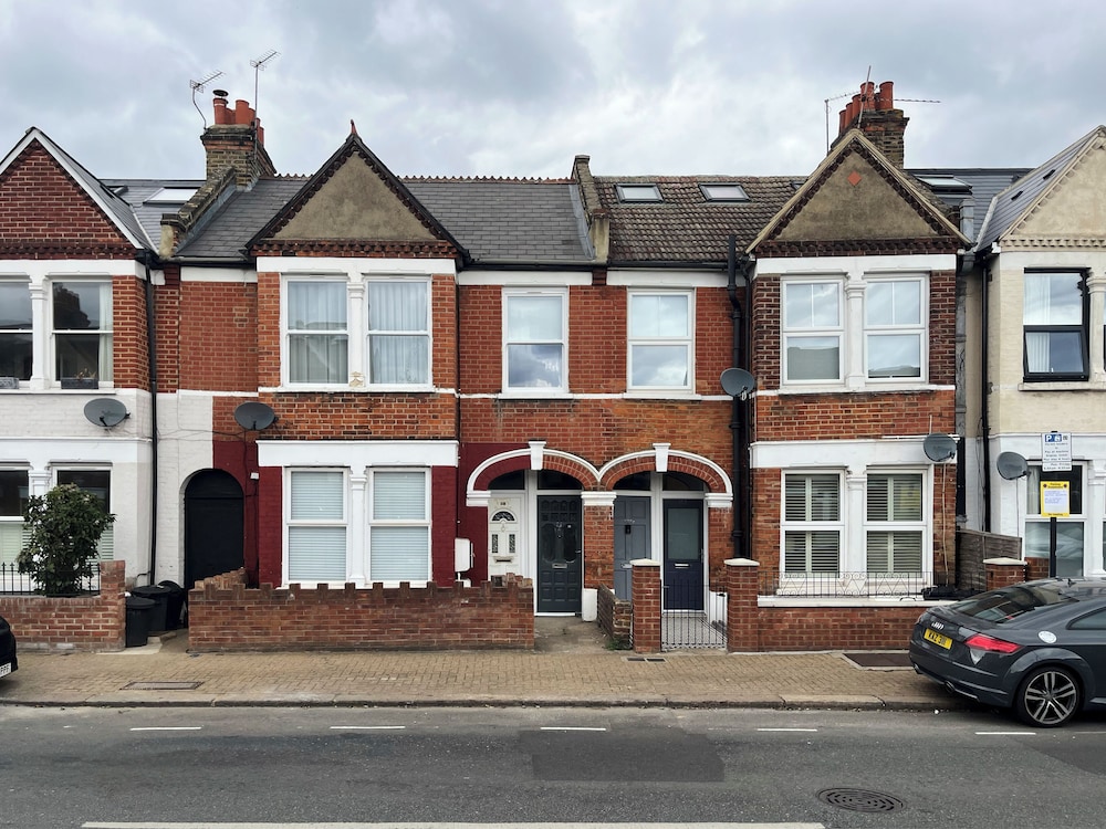 The Earlsfield Flat