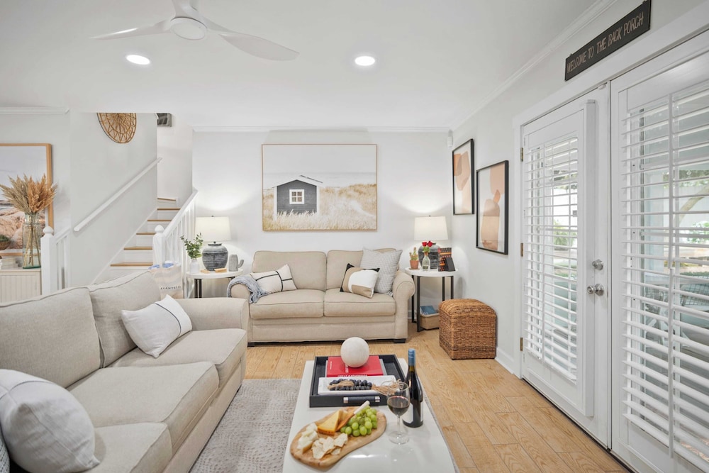 Newly Renovated! 2-min Walk to the Beach The Coastal Cottage by Avantstay