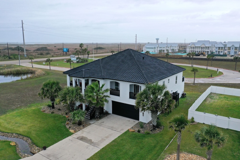 Billiards & Beaches by Avantstay Cart Boardwalk + Pool Table view 2