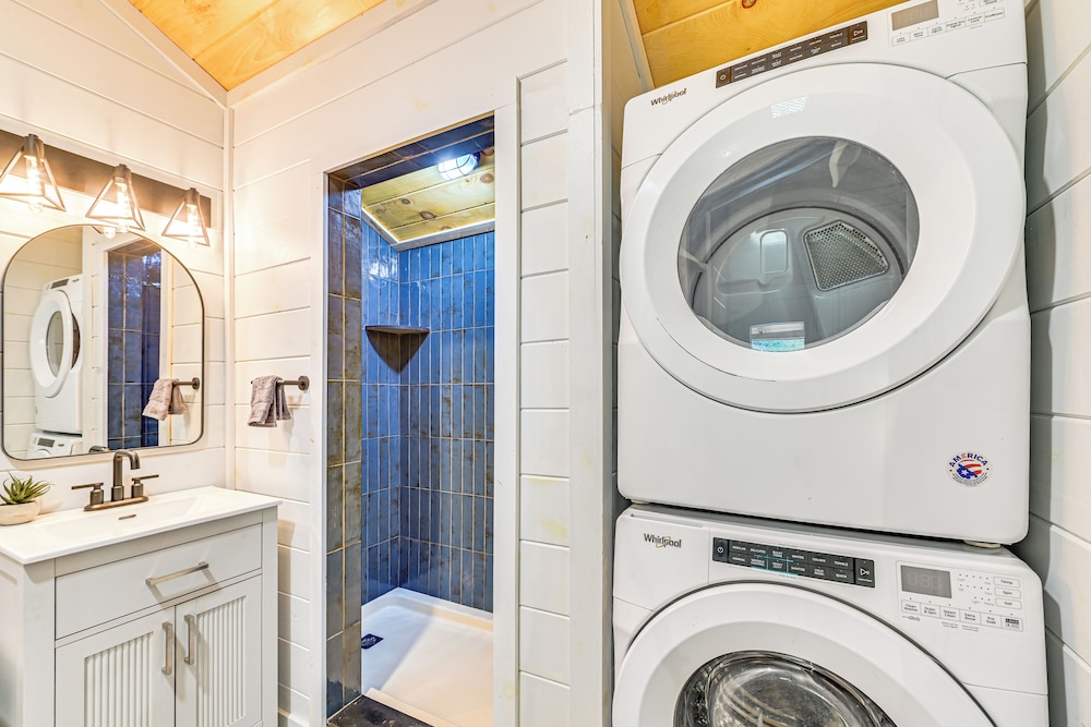 Covered Deck & Hot Tub: Cozy Retreat in Campton!