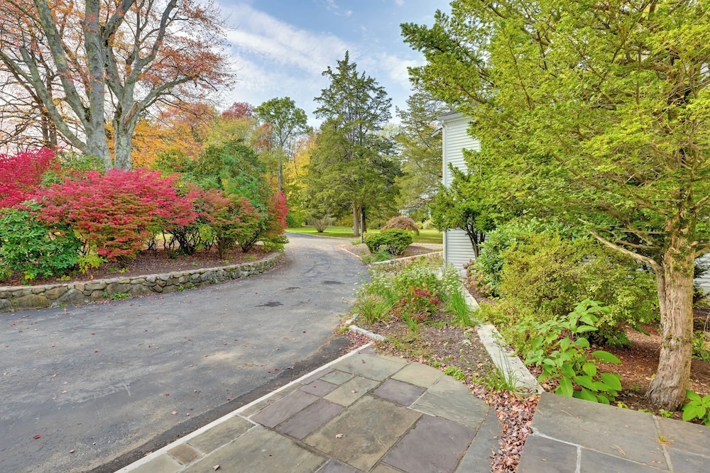 Gold Coast Getaway! Upscale Apt Near New Canaan