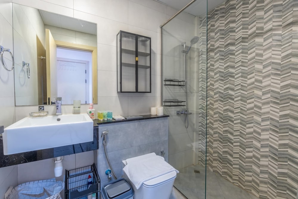 Bright & Spacious 1BD Flat With Balconydubai JVC