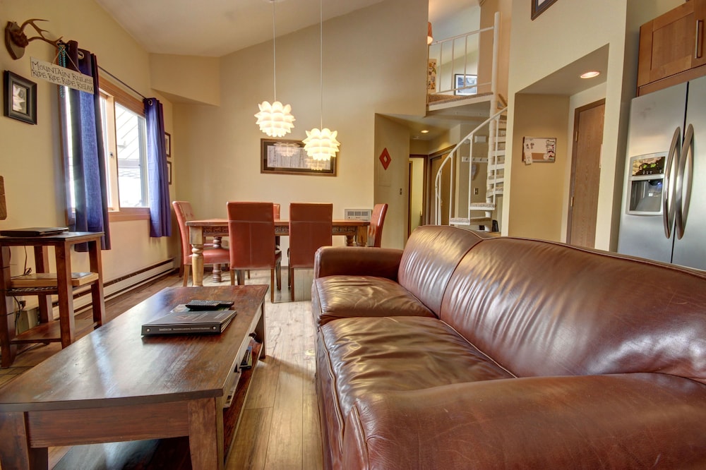 Flying Dutchman 1137 by SummitCove Vacation Lodging