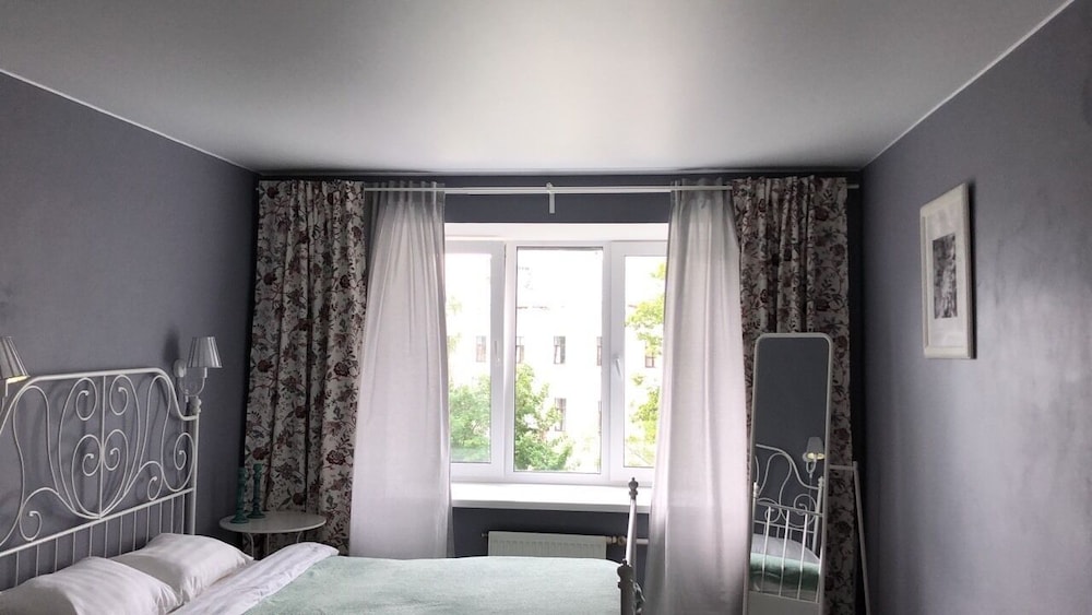 Lux Premier view 4