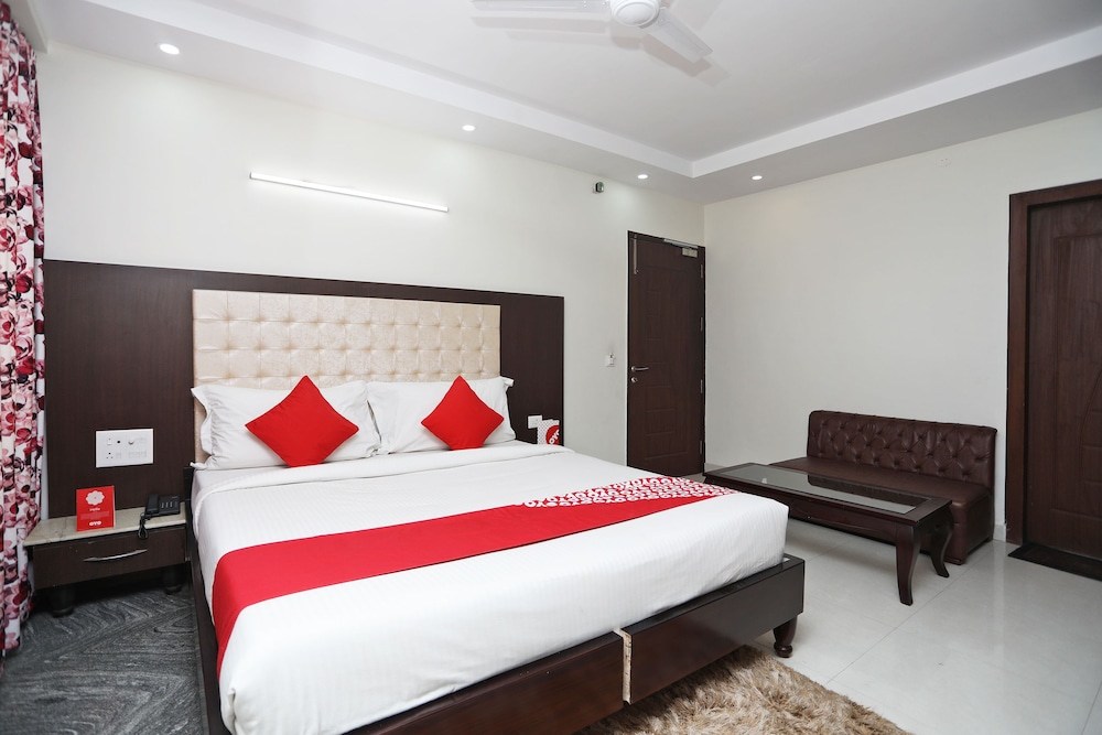 OYO 2295 Hotel Razia Inn view 2
