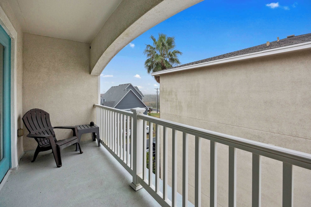 Coastal Townhouse TX Retreat!