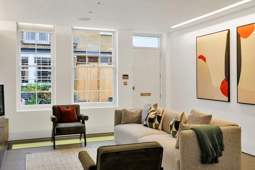 Paddington Luxury 3-bed Mews Private Cinema Gym