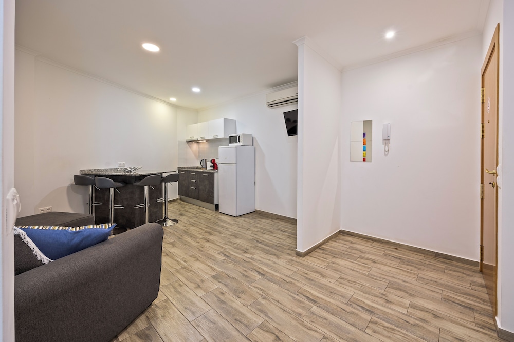 Apartamentos Chorrol