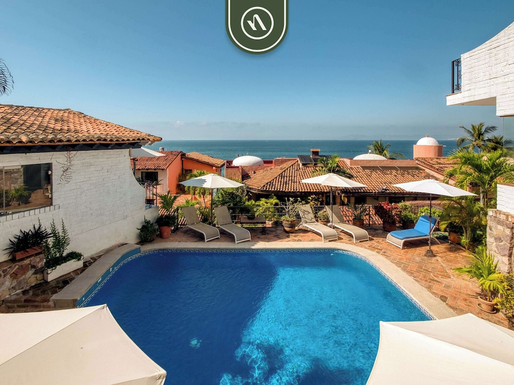 1 BR Mountain Retreat - 5 min to Beach - Pool