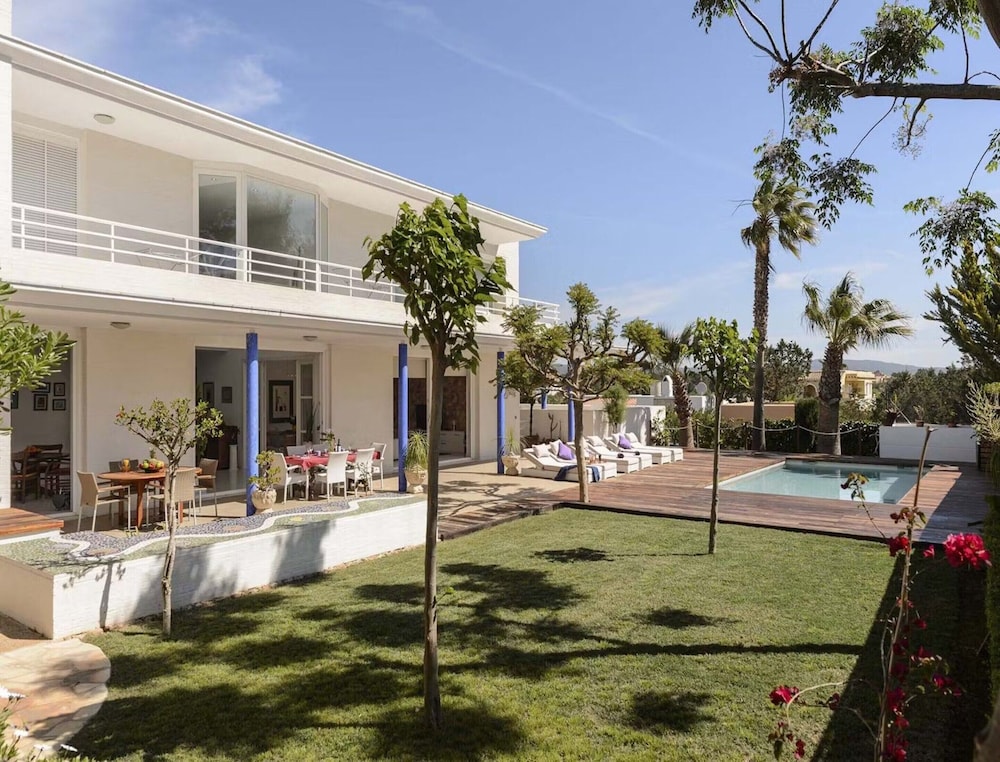 Majestic Villa Near San Antonio
