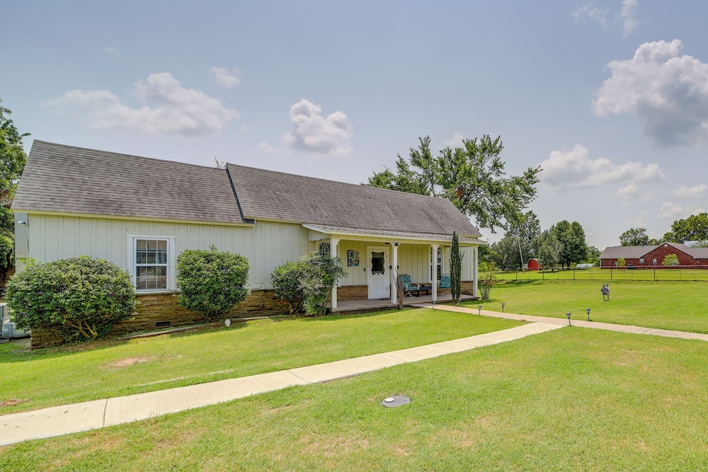 Walk to North Beach: Eufaula Lake Home w/ Grill