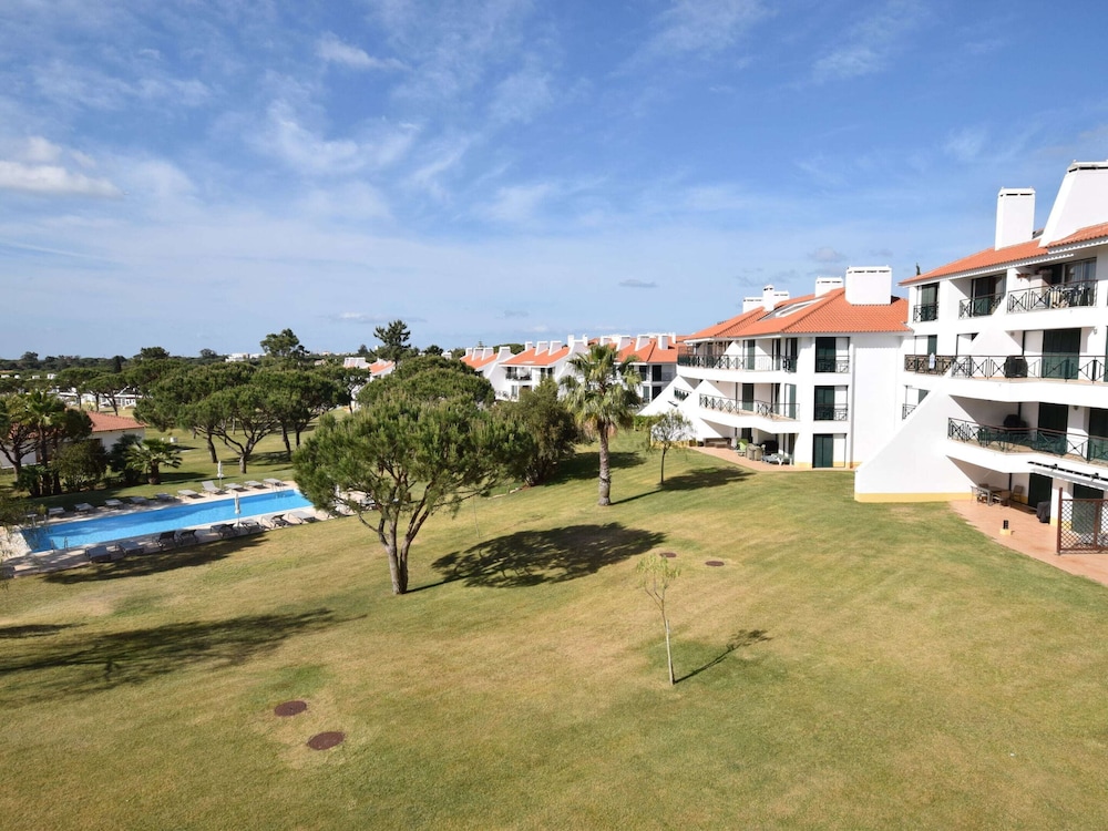 Sunny Balcony Apartment and Pool view 4