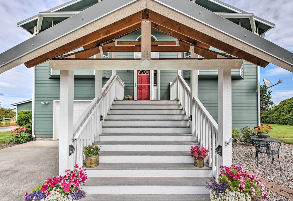 Charming Sequim House w/ Olympic Peninsula Views!