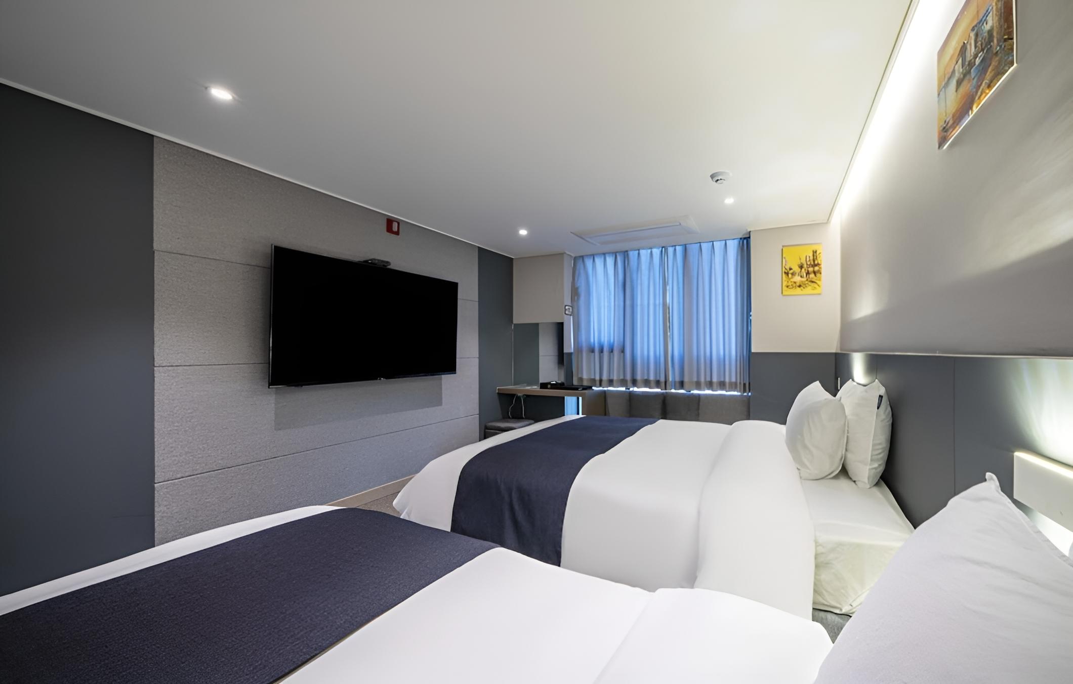 R&B Business Hotel